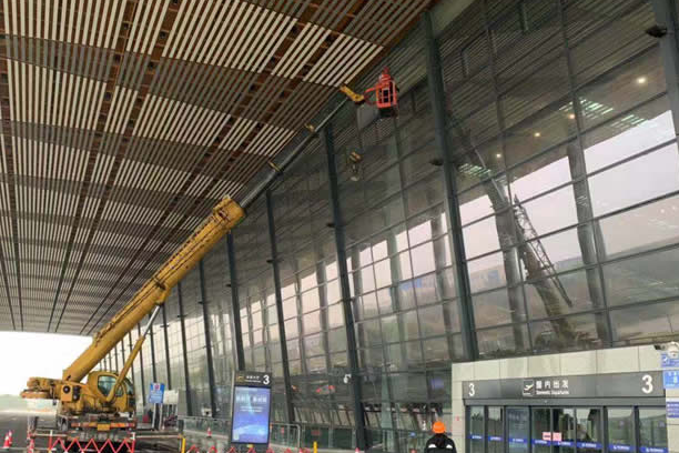 江岸玻璃幕墙维护和保养